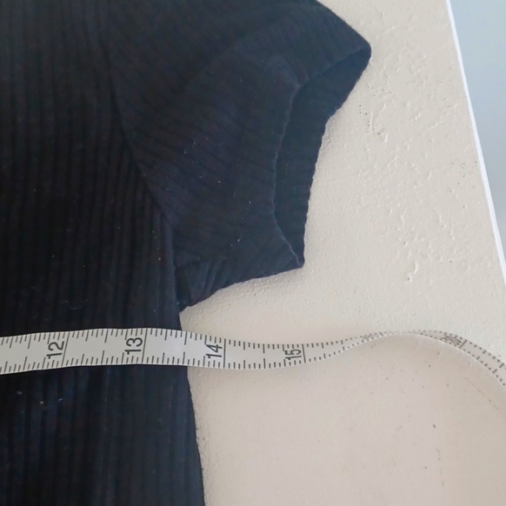 Small black Redfox crop top - Picture 4 of 6